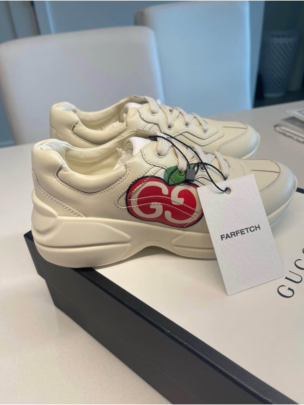 Gucci Cream Leather Kids Sneakers With Red Apple Logo